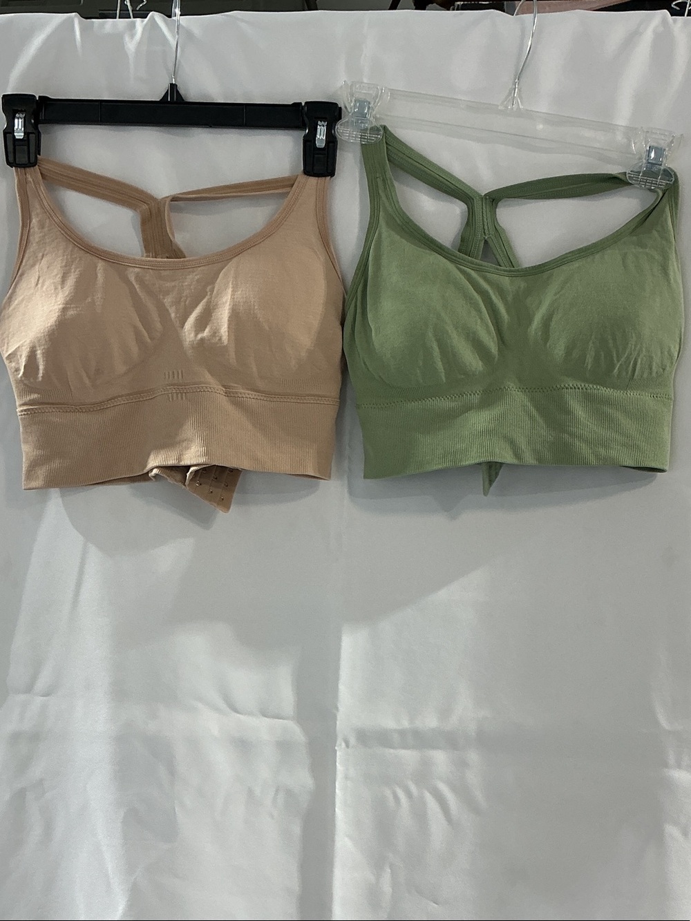 Unk Seamless T-Back Sports Bralettes in Beige & Sage